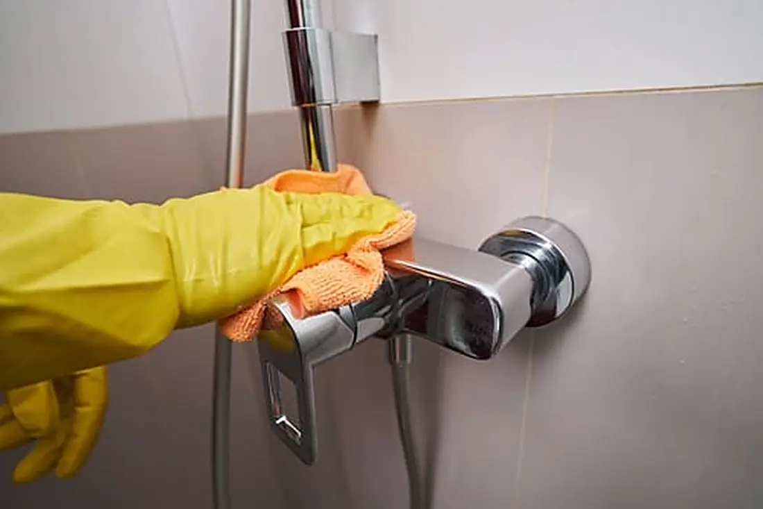 Cleaner Power cleaner detailing a kitchen counter